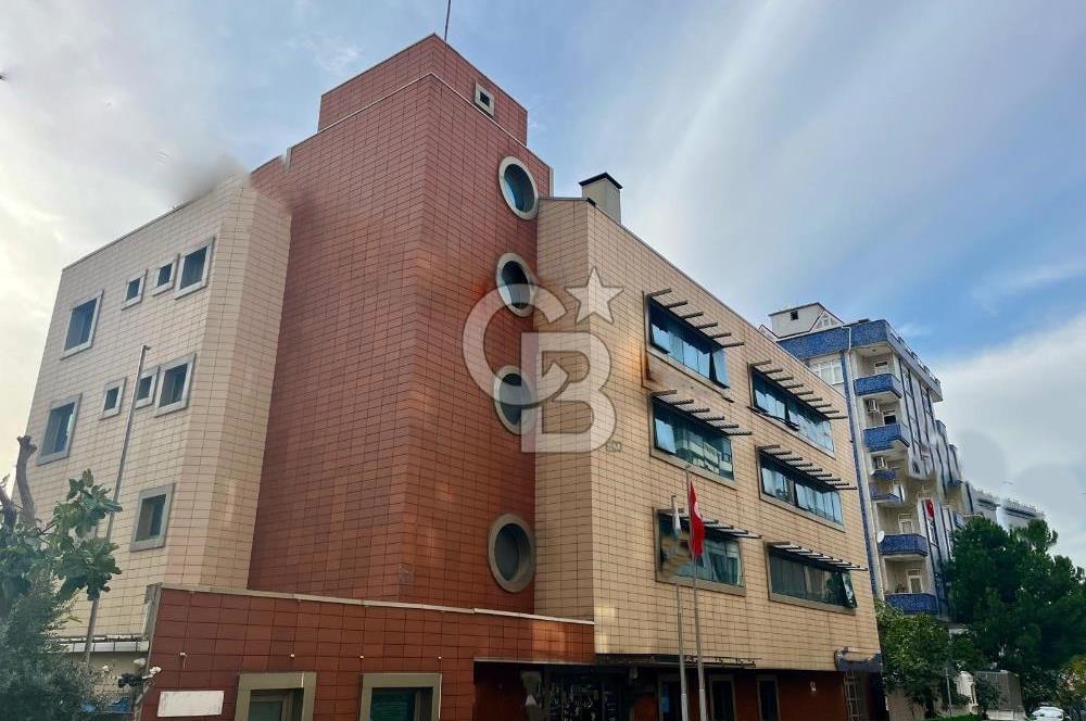 D100 ile Bağ. cad.arasında şık ve kullanışlı,geniş bahçeli bina