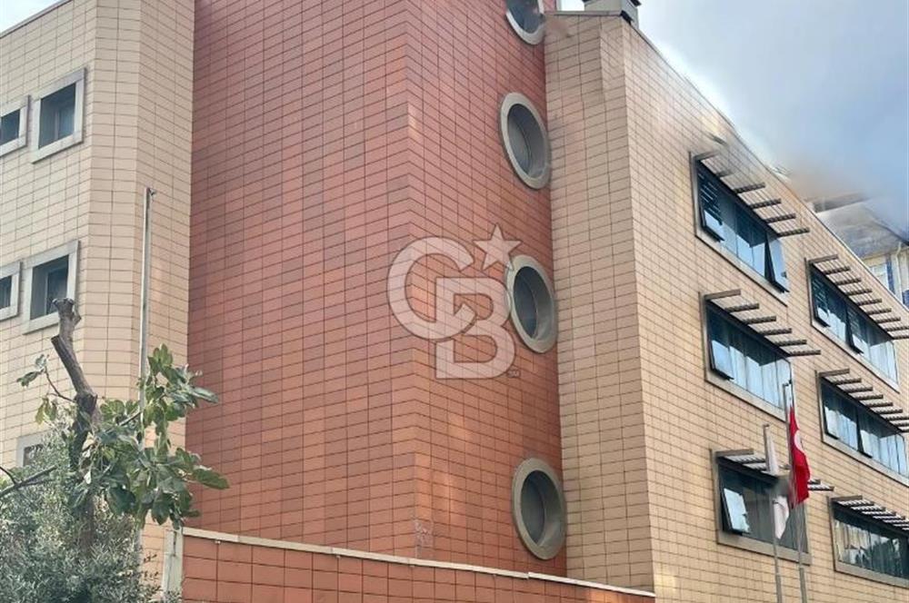 D100 ile Bağ. cad.arasında şık ve kullanışlı,geniş bahçeli bina