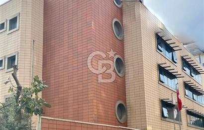 D100 ile Bağ. cad.arasında şık ve kullanışlı,geniş bahçeli bina