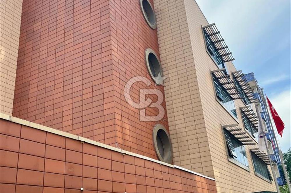 D100 ile Bağ. cad.arasında şık ve kullanışlı,geniş bahçeli bina