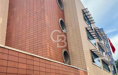 D100 ile Bağ. cad.arasında şık ve kullanışlı,geniş bahçeli bina