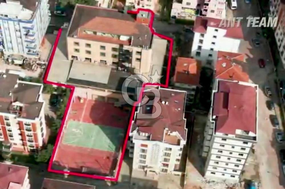 D100 ile Bağ. cad.arasında şık ve kullanışlı,geniş bahçeli bina