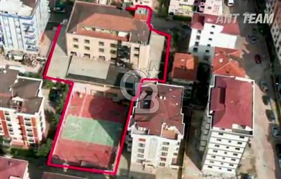 D100 ile Bağ. cad.arasında şık ve kullanışlı,geniş bahçeli bina