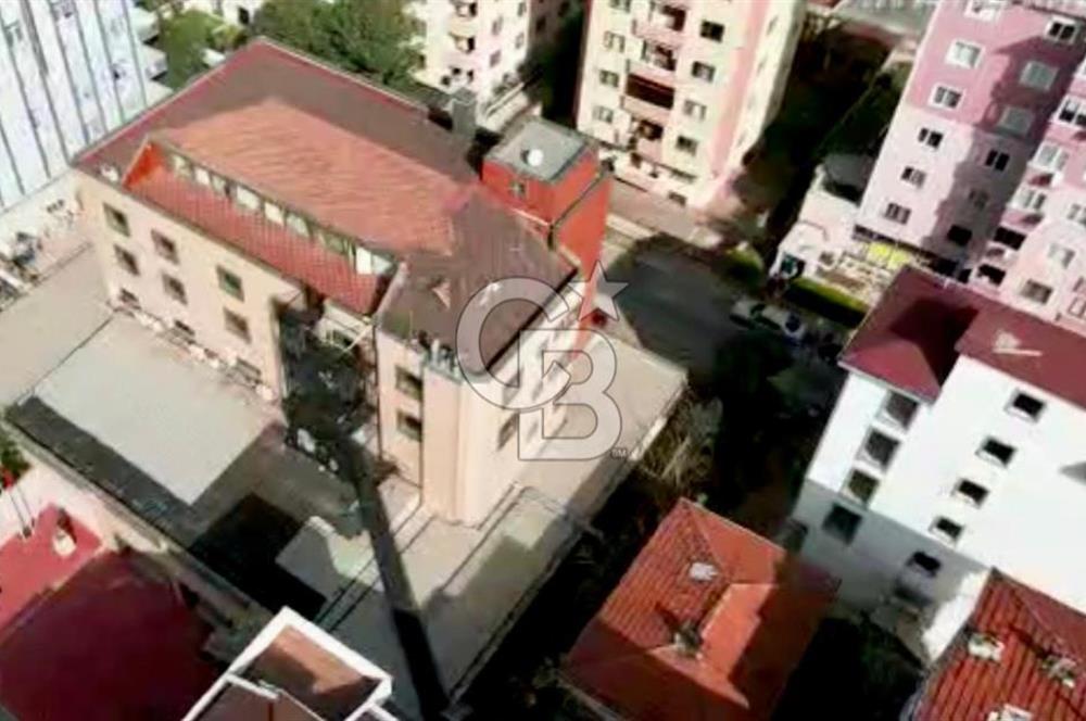 D100 ile Bağ. cad.arasında şık ve kullanışlı,geniş bahçeli bina