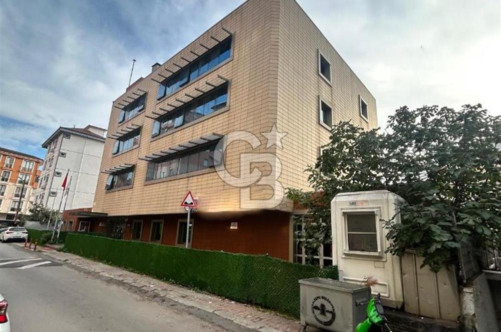 D100 ile Bağ. cad.arasında şık ve kullanışlı,geniş bahçeli bina