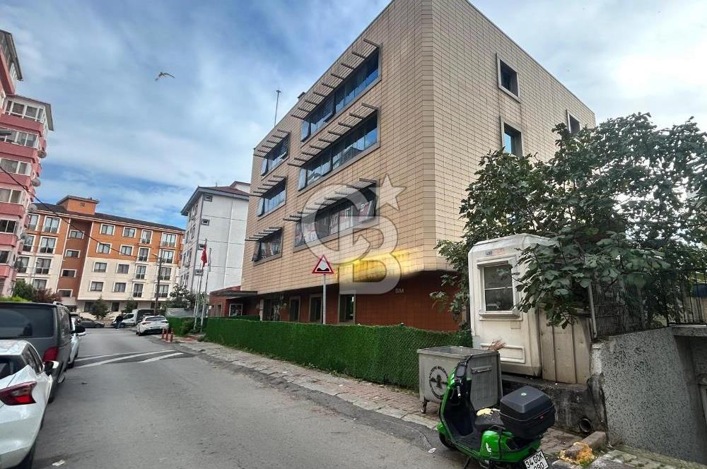 D100 ile Bağ. cad.arasında şık ve kullanışlı,geniş bahçeli bina