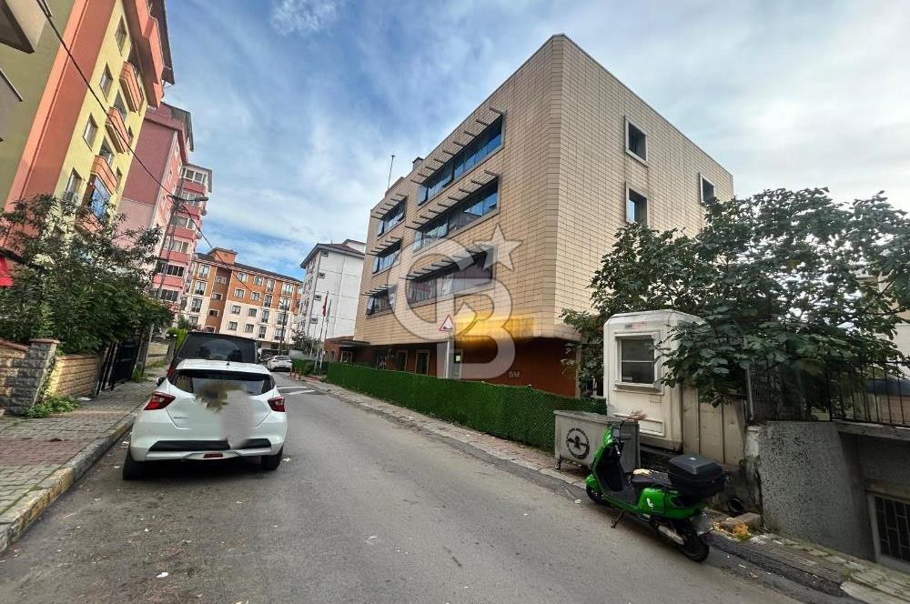 D100 ile Bağ. cad.arasında şık ve kullanışlı,geniş bahçeli bina