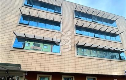 D100 ile Bağ. cad.arasında şık ve kullanışlı,geniş bahçeli bina