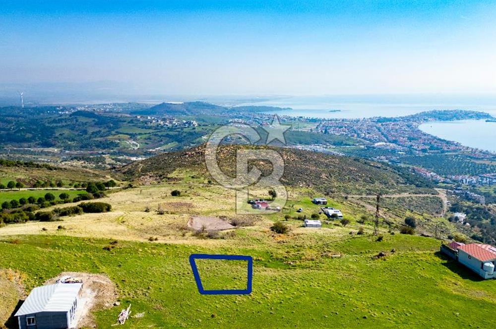 Çandarlı Koru Mevkii'nde Satılık Deniz Manzaralı 357 m2 Arsa