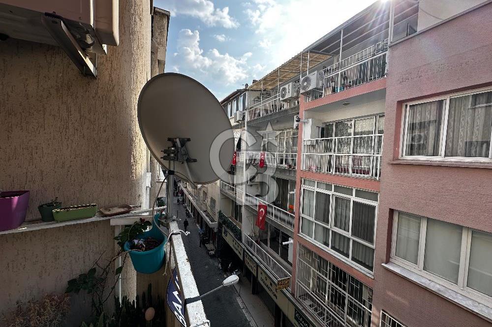 KARŞIYAKA TİYATRO SOKAĞINDA SATILIK FERAH 3+1 DAİRE  