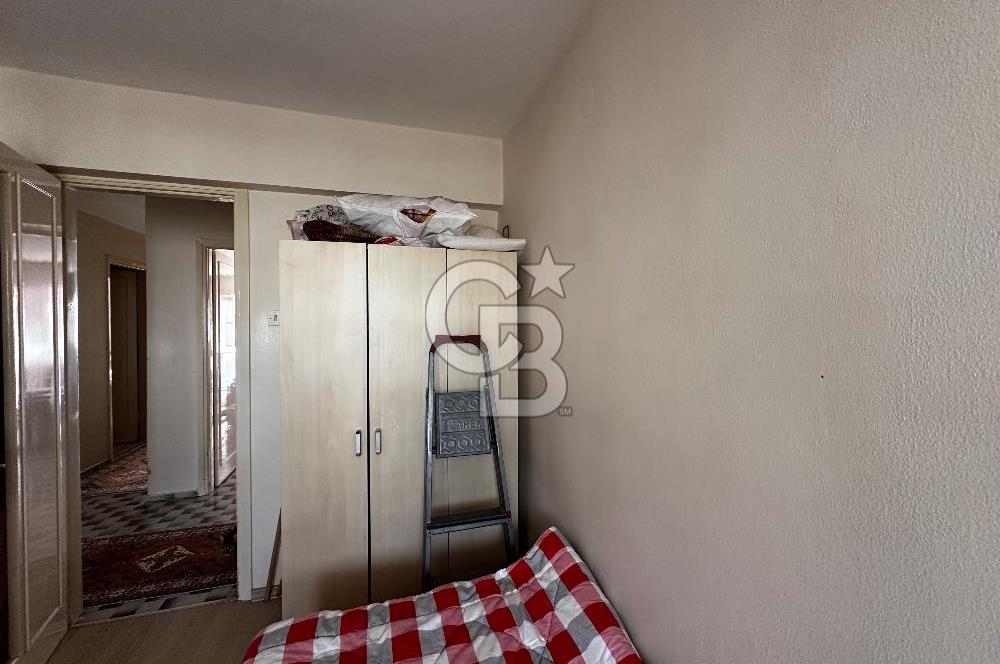 KARŞIYAKA TİYATRO SOKAĞINDA SATILIK FERAH 3+1 DAİRE  