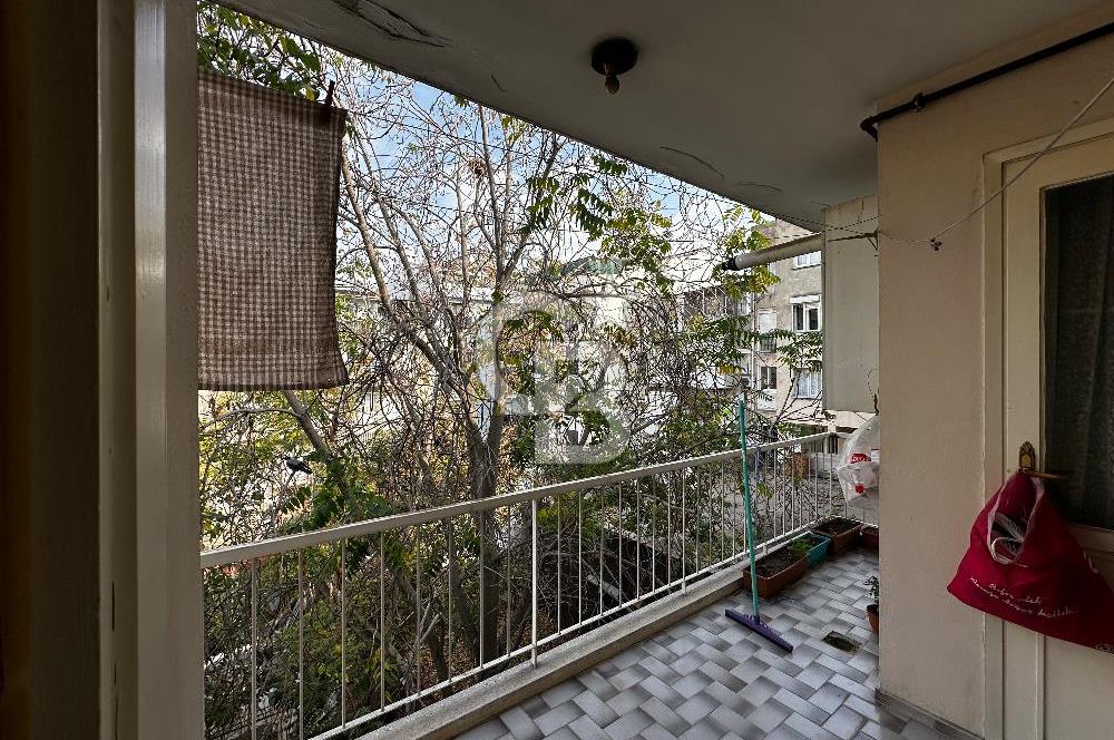 KARŞIYAKA TİYATRO SOKAĞINDA SATILIK FERAH 3+1 DAİRE  