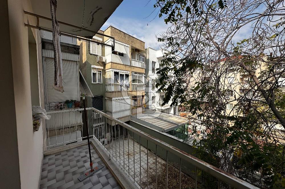 KARŞIYAKA TİYATRO SOKAĞINDA SATILIK FERAH 3+1 DAİRE  