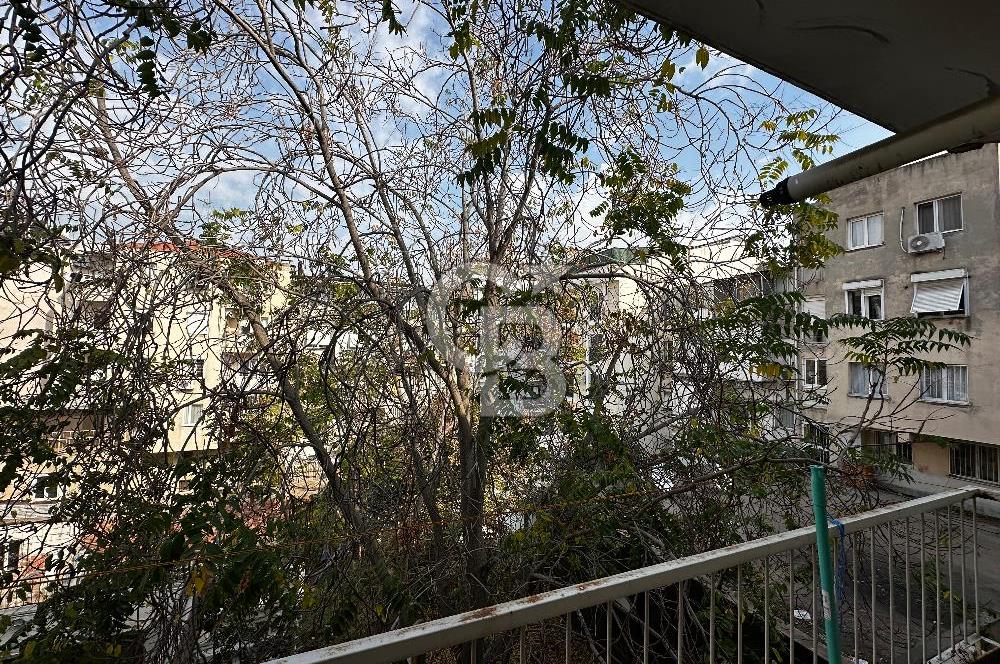 KARŞIYAKA TİYATRO SOKAĞINDA SATILIK FERAH 3+1 DAİRE  