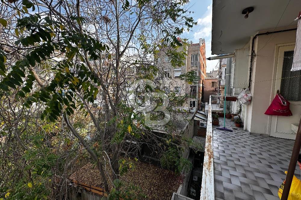 KARŞIYAKA TİYATRO SOKAĞINDA SATILIK FERAH 3+1 DAİRE  