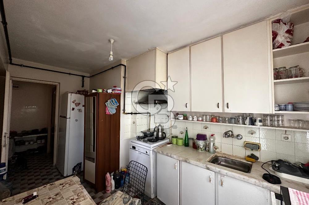 KARŞIYAKA TİYATRO SOKAĞINDA SATILIK FERAH 3+1 DAİRE  