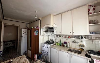 KARŞIYAKA TİYATRO SOKAĞINDA SATILIK FERAH 3+1 DAİRE  