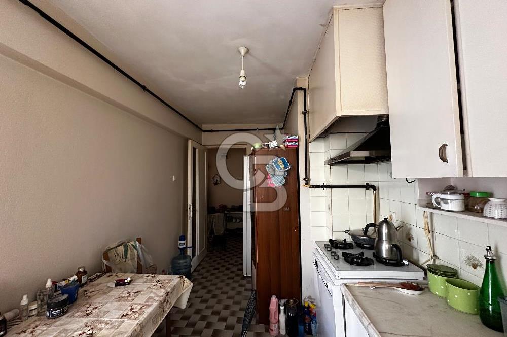 KARŞIYAKA TİYATRO SOKAĞINDA SATILIK FERAH 3+1 DAİRE  