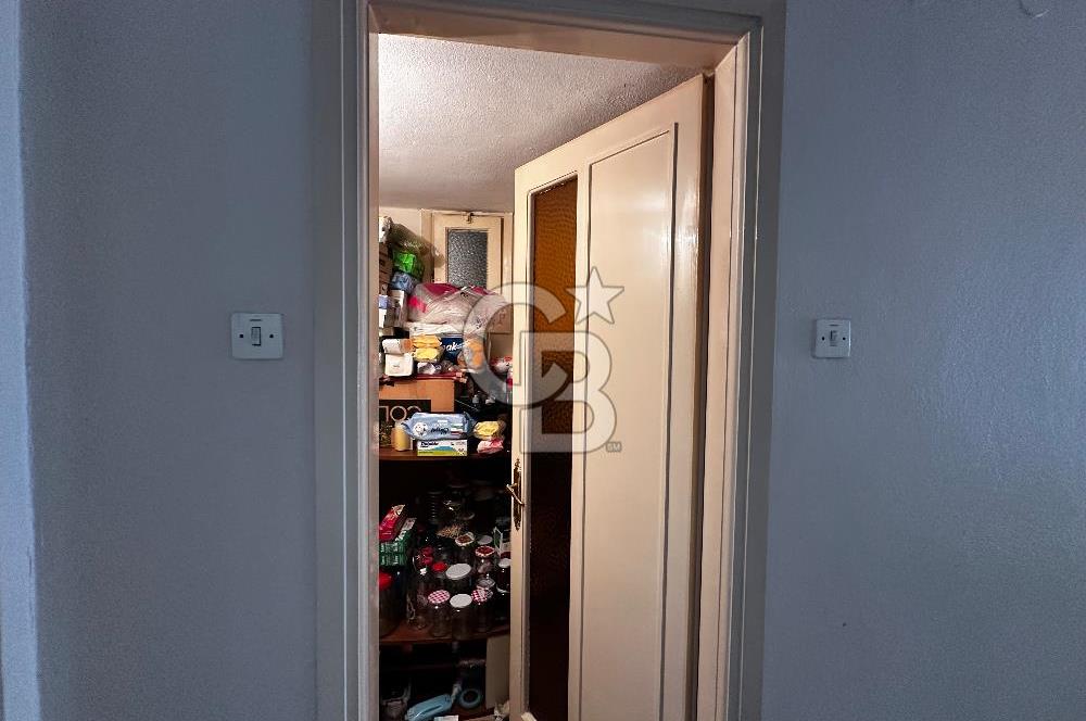 KARŞIYAKA TİYATRO SOKAĞINDA SATILIK FERAH 3+1 DAİRE  