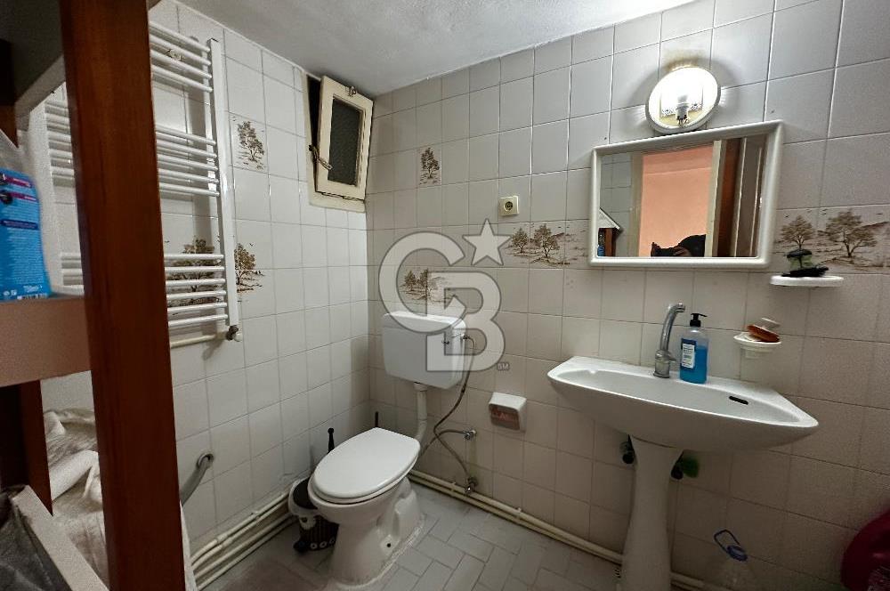 KARŞIYAKA TİYATRO SOKAĞINDA SATILIK FERAH 3+1 DAİRE  