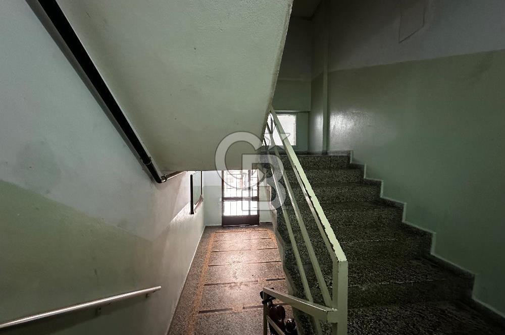 KARŞIYAKA TİYATRO SOKAĞINDA SATILIK FERAH 3+1 DAİRE  