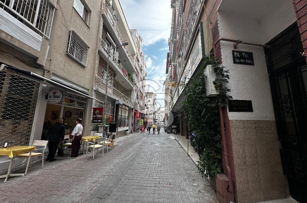 KARŞIYAKA TİYATRO SOKAĞINDA SATILIK FERAH 3+1 DAİRE  