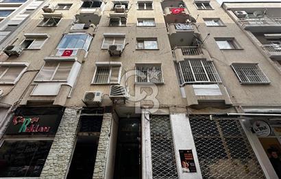 KARŞIYAKA TİYATRO SOKAĞINDA SATILIK FERAH 3+1 DAİRE  