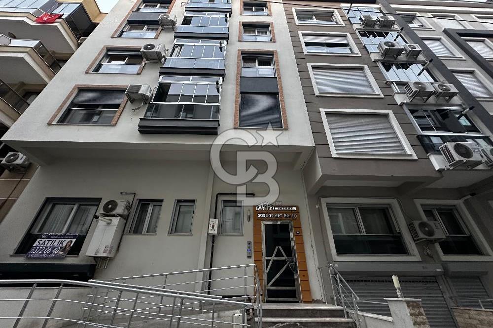 KARŞIYAKA ŞEMİKLER’DE SATILIK 2+1 DAİRE 