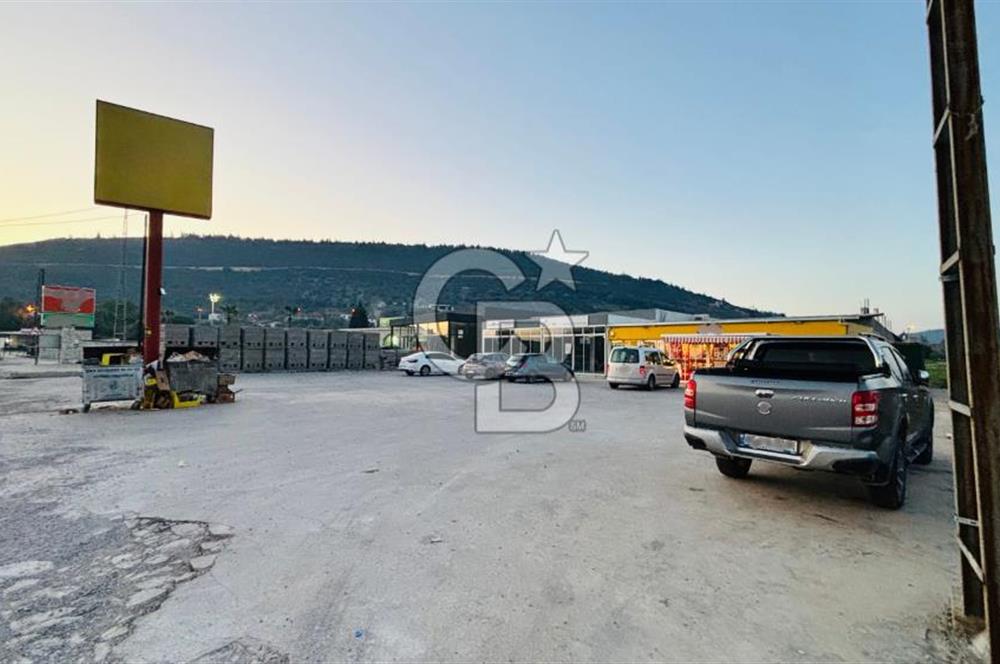 Foça Ilıpınar'da Ana Cadde Üzeri Satılık İşyeri ve Tarla