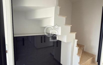 Batı Mahallesi’nde Lüks Detaylı 6+1 Sıfır Dubleks – Geniş, Ferah, Sahile Yürüme Mesafesinde Prestijli Yaşam