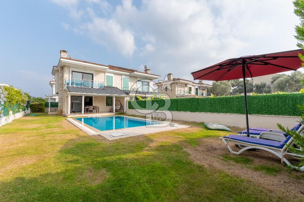 ALAÇATI GÖBENE SATILIK 3+1 MÜSTAKİL HAVUZLU VİLLA