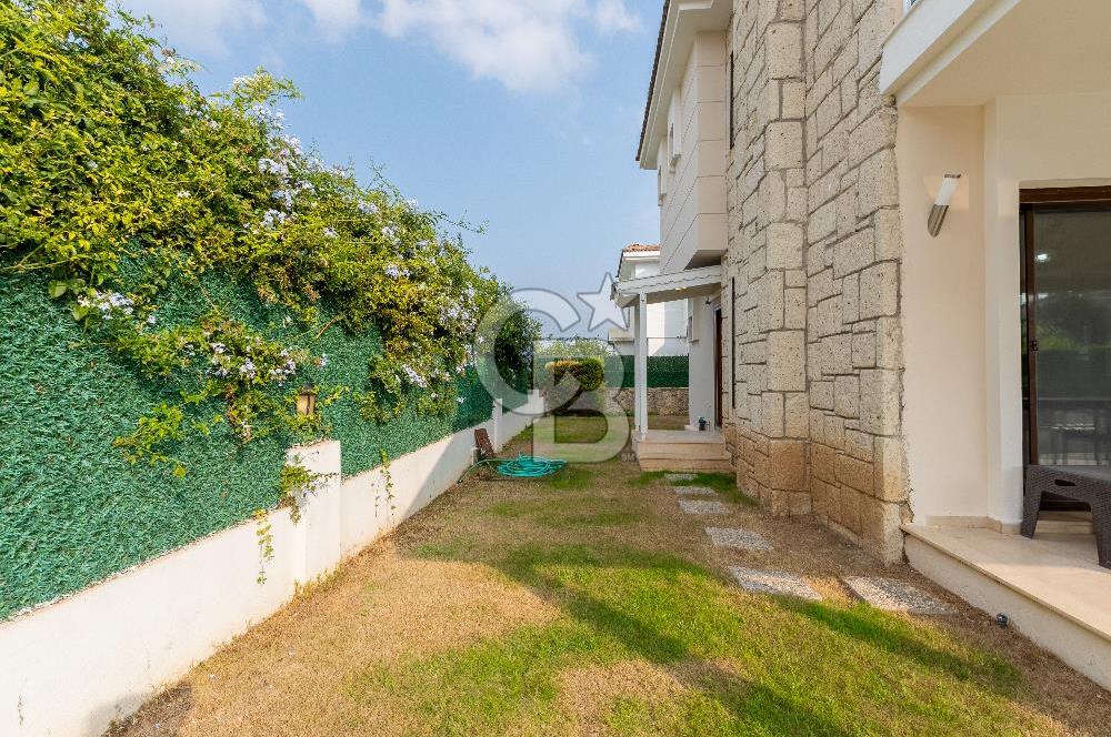 ALAÇATI GÖBENE SATILIK 3+1 MÜSTAKİL HAVUZLU VİLLA