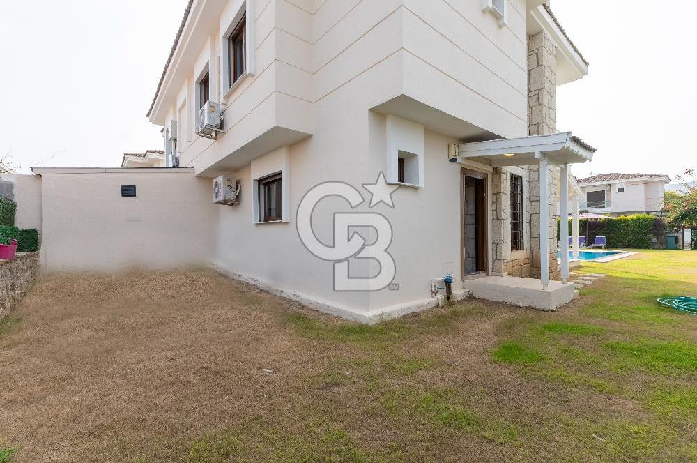 ALAÇATI GÖBENE SATILIK 3+1 MÜSTAKİL HAVUZLU VİLLA