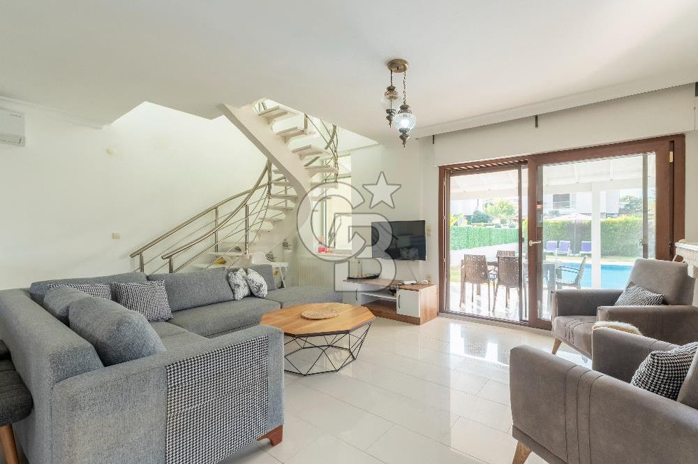 ALAÇATI GÖBENE SATILIK 3+1 MÜSTAKİL HAVUZLU VİLLA