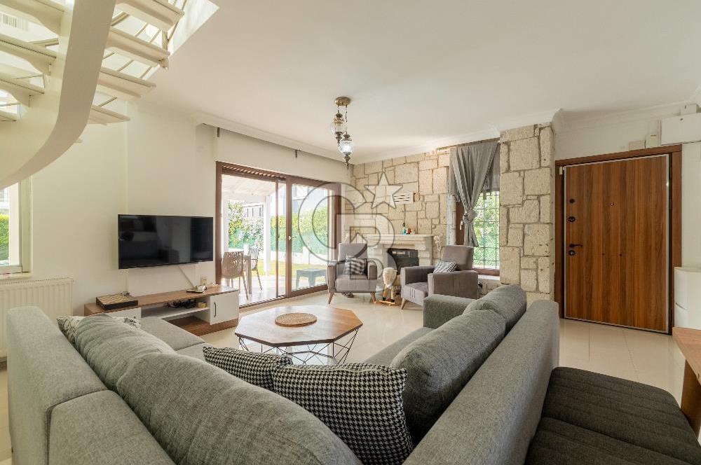 ALAÇATI GÖBENE SATILIK 3+1 MÜSTAKİL HAVUZLU VİLLA