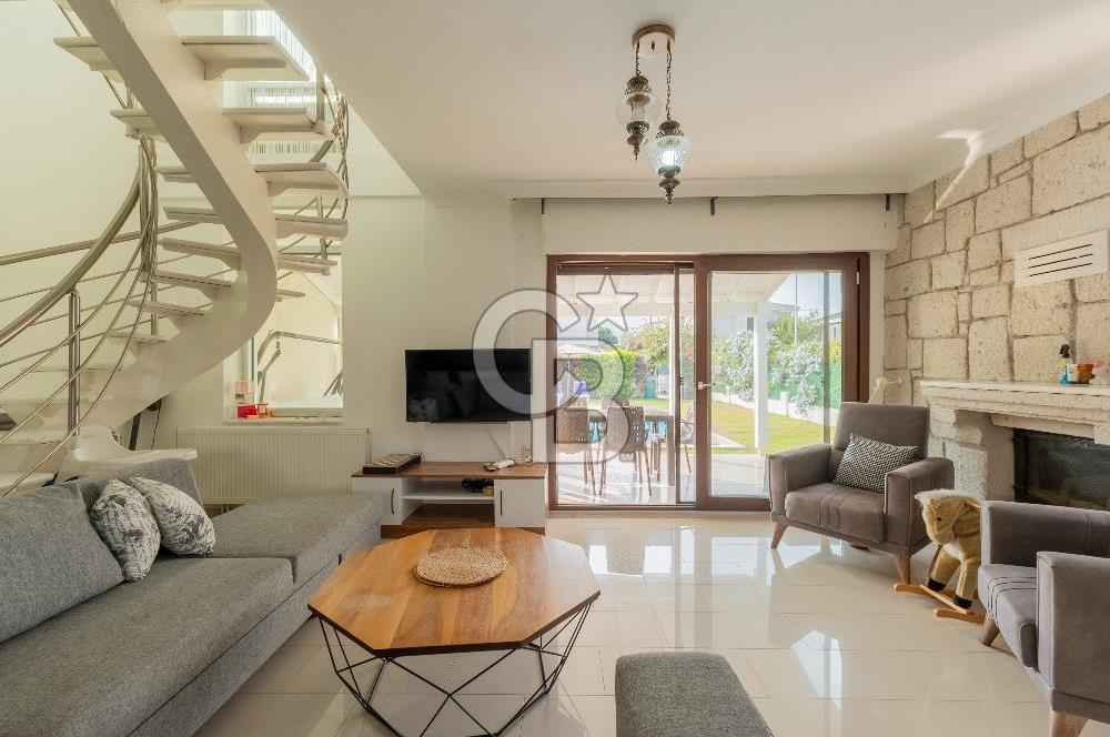 ALAÇATI GÖBENE SATILIK 3+1 MÜSTAKİL HAVUZLU VİLLA