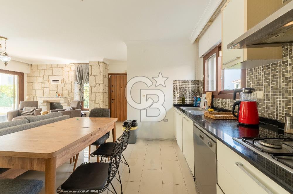 ALAÇATI GÖBENE SATILIK 3+1 MÜSTAKİL HAVUZLU VİLLA