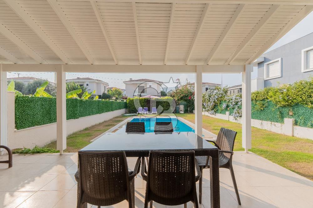 ALAÇATI GÖBENE SATILIK 3+1 MÜSTAKİL HAVUZLU VİLLA