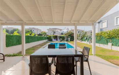 ALAÇATI GÖBENE SATILIK 3+1 MÜSTAKİL HAVUZLU VİLLA