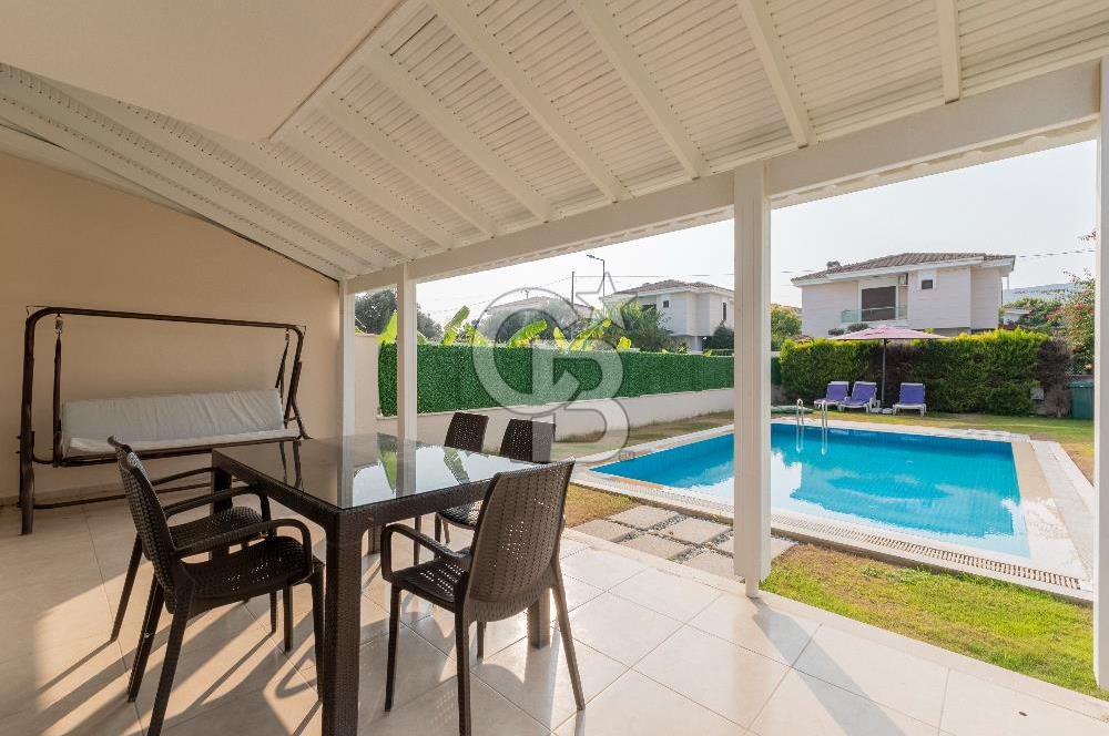 ALAÇATI GÖBENE SATILIK 3+1 MÜSTAKİL HAVUZLU VİLLA