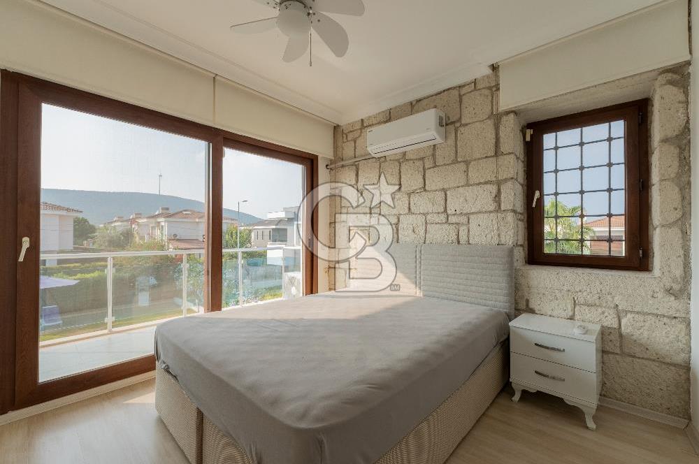 ALAÇATI GÖBENE SATILIK 3+1 MÜSTAKİL HAVUZLU VİLLA