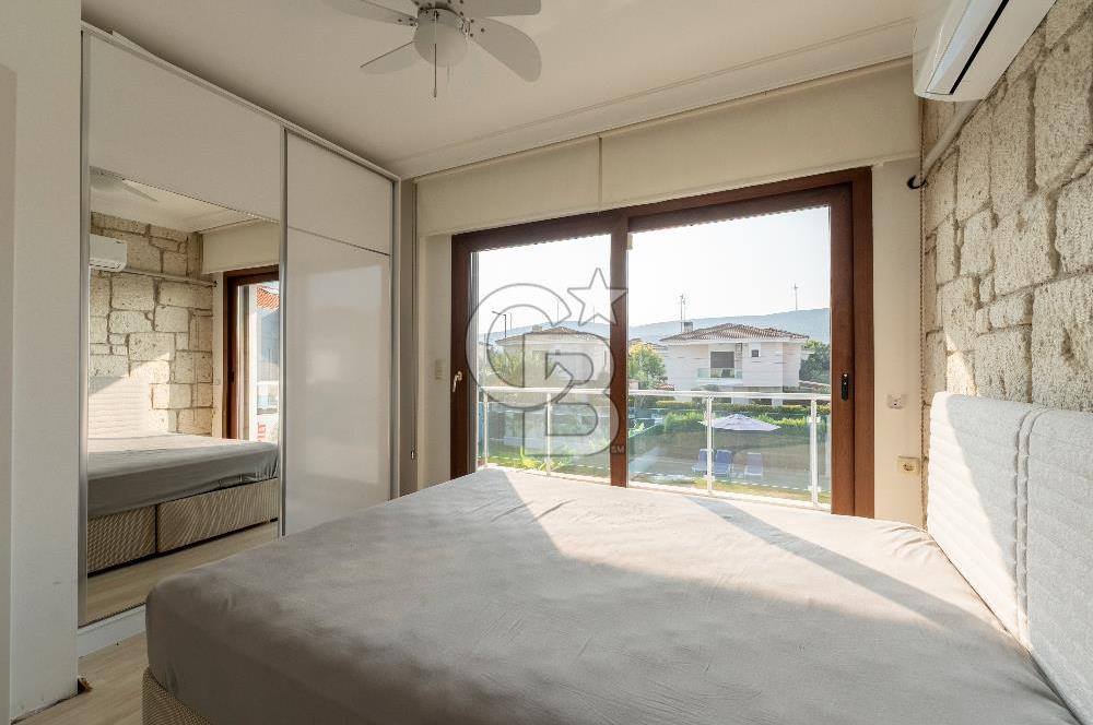 ALAÇATI GÖBENE SATILIK 3+1 MÜSTAKİL HAVUZLU VİLLA