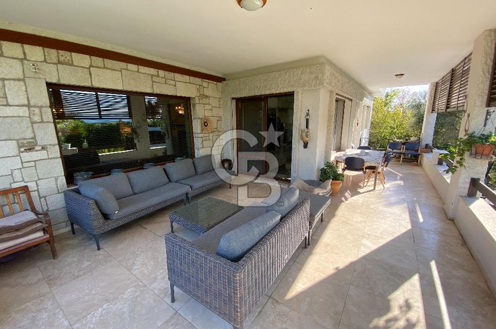 URLA İÇMELER UMUTKÖY ÇİFTLİK EVLERİ'NDE SATILIK VİLLA