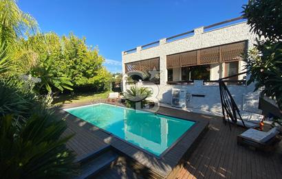 URLA İÇMELER UMUTKÖY ÇİFTLİK EVLERİ'NDE SATILIK VİLLA