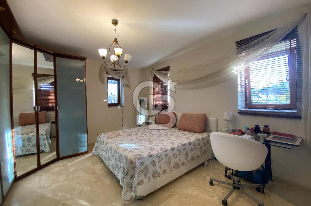 URLA İÇMELER UMUTKÖY ÇİFTLİK EVLERİ'NDE SATILIK VİLLA