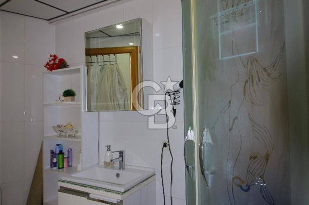 Gaziemir de Merkezi Konumda Satılık Çift Cepheli Geniş 3+1 Daire