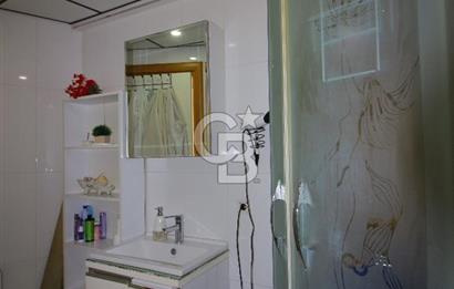 Gaziemir de Merkezi Konumda Satılık Çift Cepheli Geniş 3+1 Daire