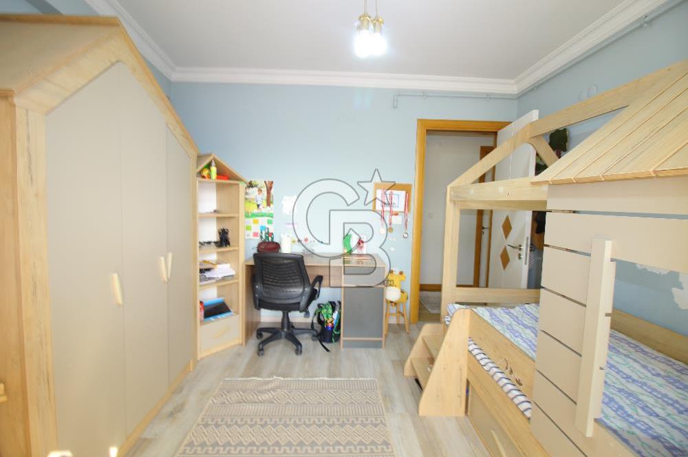 Gaziemir de Merkezi Konumda Satılık Çift Cepheli Geniş 3+1 Daire