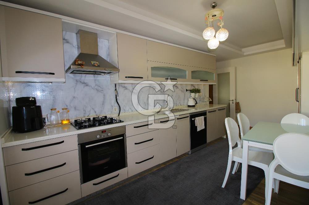 Gaziemir de Merkezi Konumda Satılık Çift Cepheli Geniş 3+1 Daire