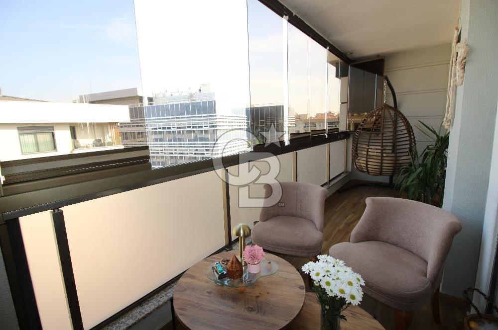 Gaziemir de Merkezi Konumda Satılık Çift Cepheli Geniş 3+1 Daire